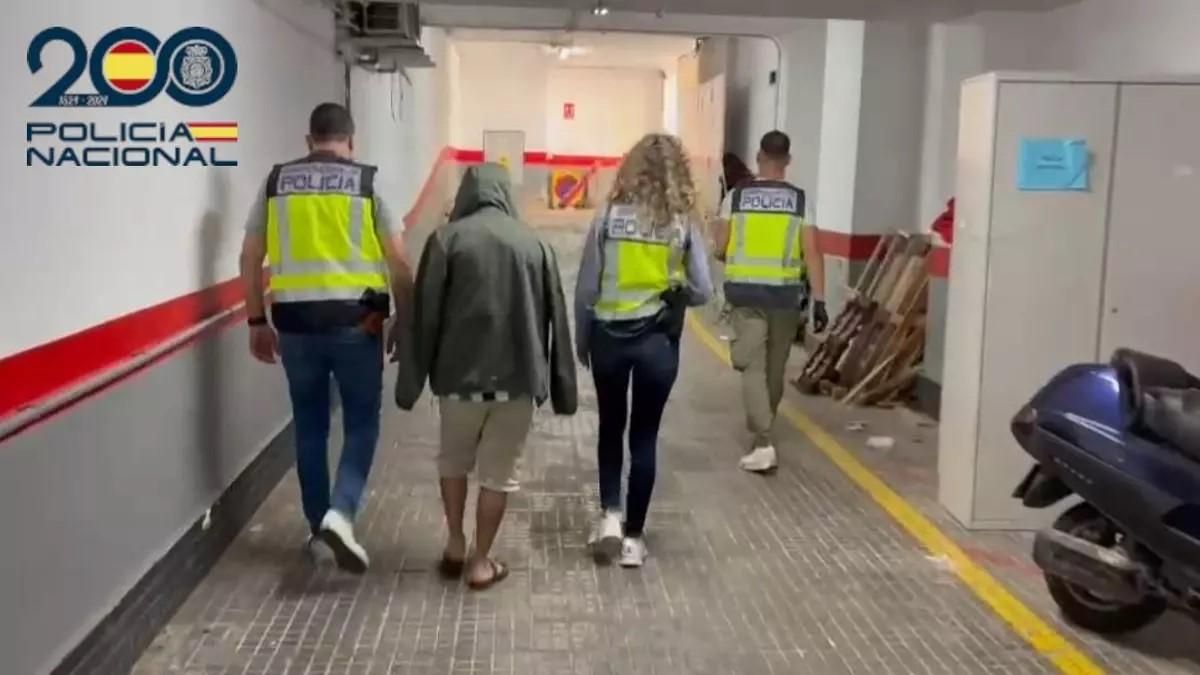 Der 25-jährige Triebtäter nach seiner Festnahme am Freitag (25.7.).