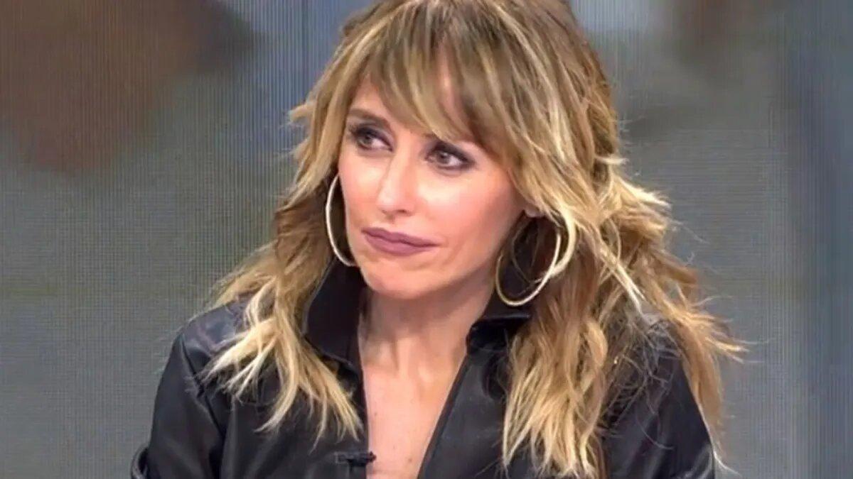 Emma García rompe a llorar en directo en Fiesta al conocer el cáncer de una  de sus colaboradoras