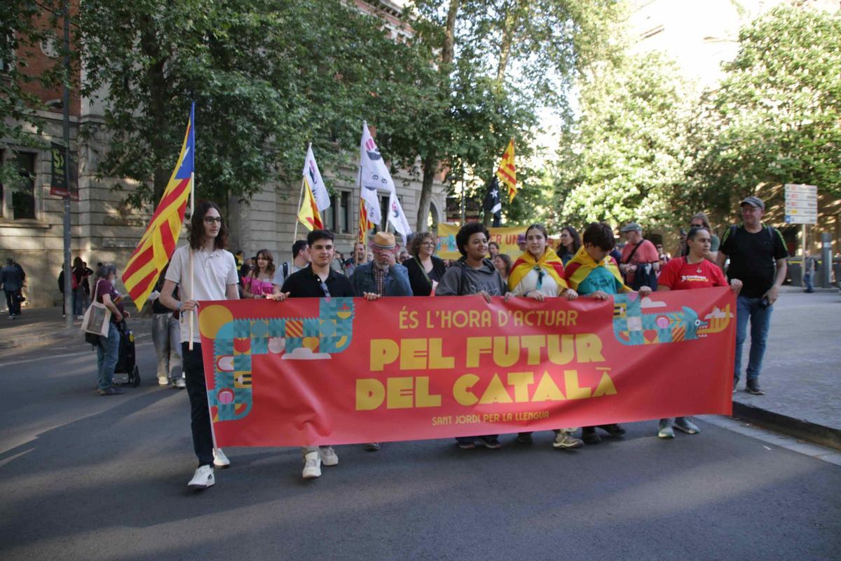 Les imatges de la mobilització en defensa del català a Girona