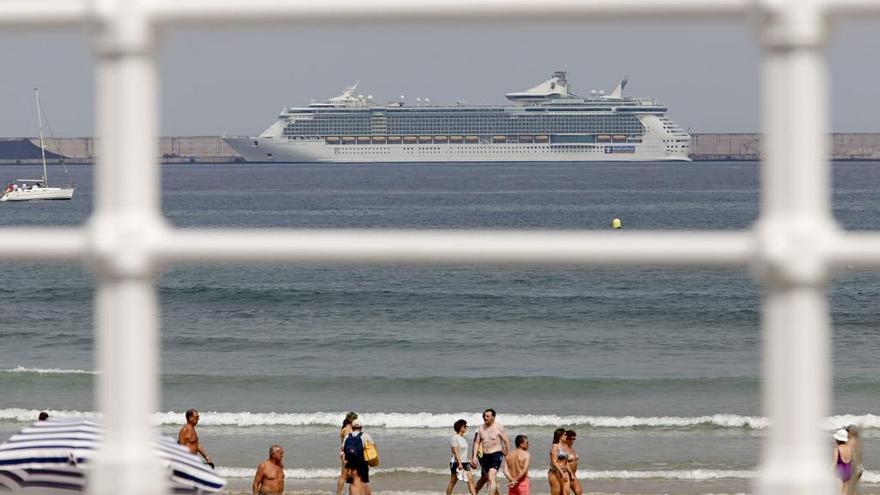 Gijón espera a más de 5.000 visitantes con el primer crucero de la temporada