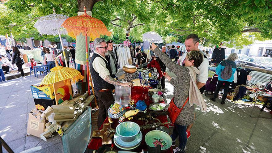 Könnte auch Berlin, Prenzlauer Berg sein: Flohmarkt am letzten Samstag im Monat (diesmal: 27.4.) in Santa Catalina, Palma.