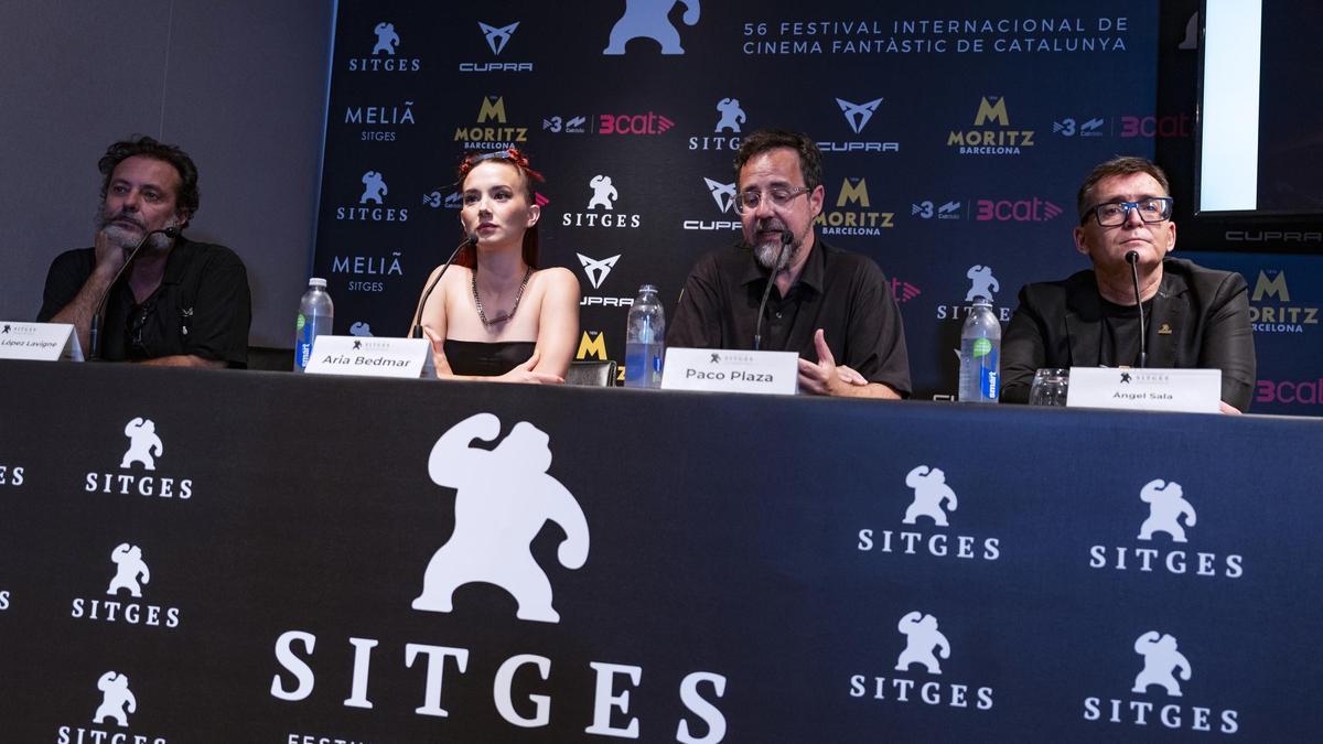 El productor Enrique López, la actriz Aria Bedmar, el director Paco Plaza y Ángel Sala, director del festival de Sitges.