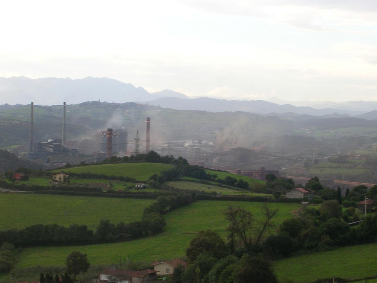 Archivo - Horno alto de Arcelor en la factoría de Veriña, concejo de Gijón