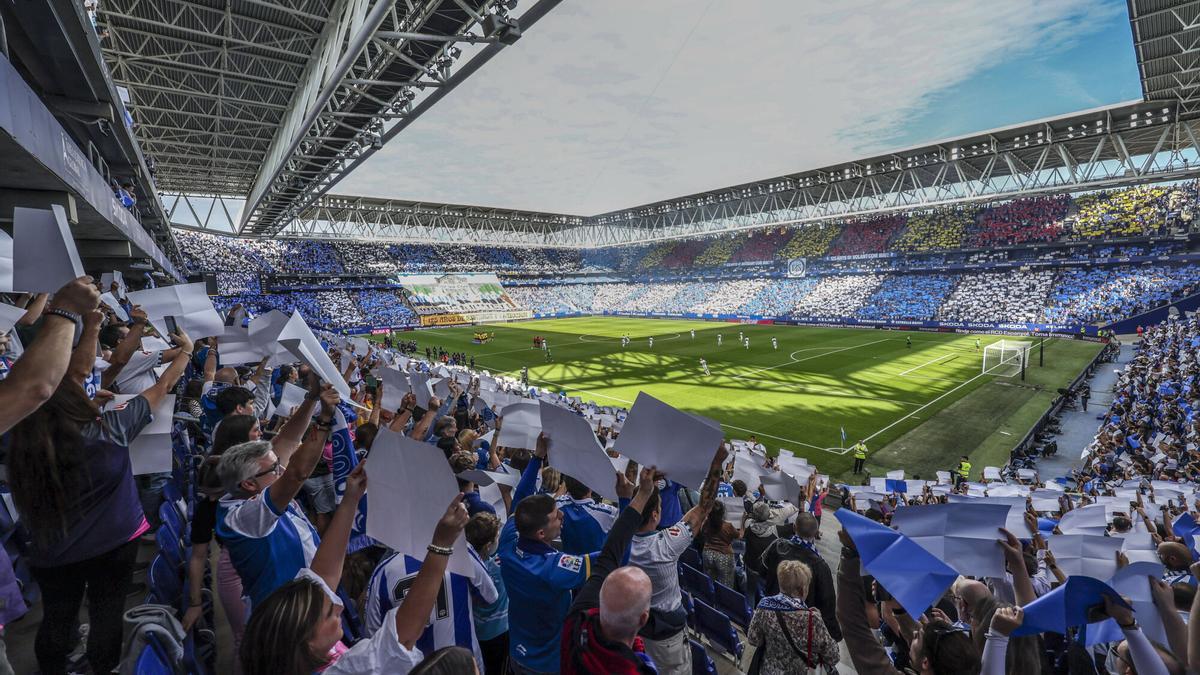 Panorámica del mosaico blanquiazul en las gradas del RCDE Stadium del pasado sábado.