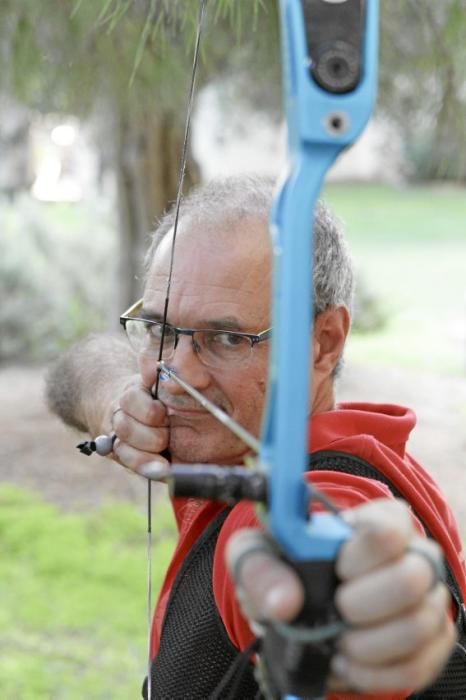 Bis zu 50 Meter weit kann César Vera mit seinem ol