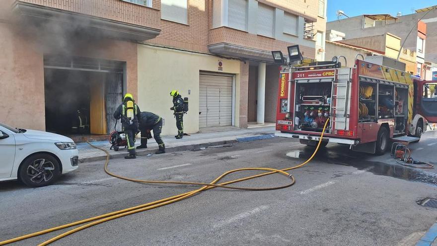 Feuer in einer Peña-Lokalität in Vila-real während der Festlichkeiten
