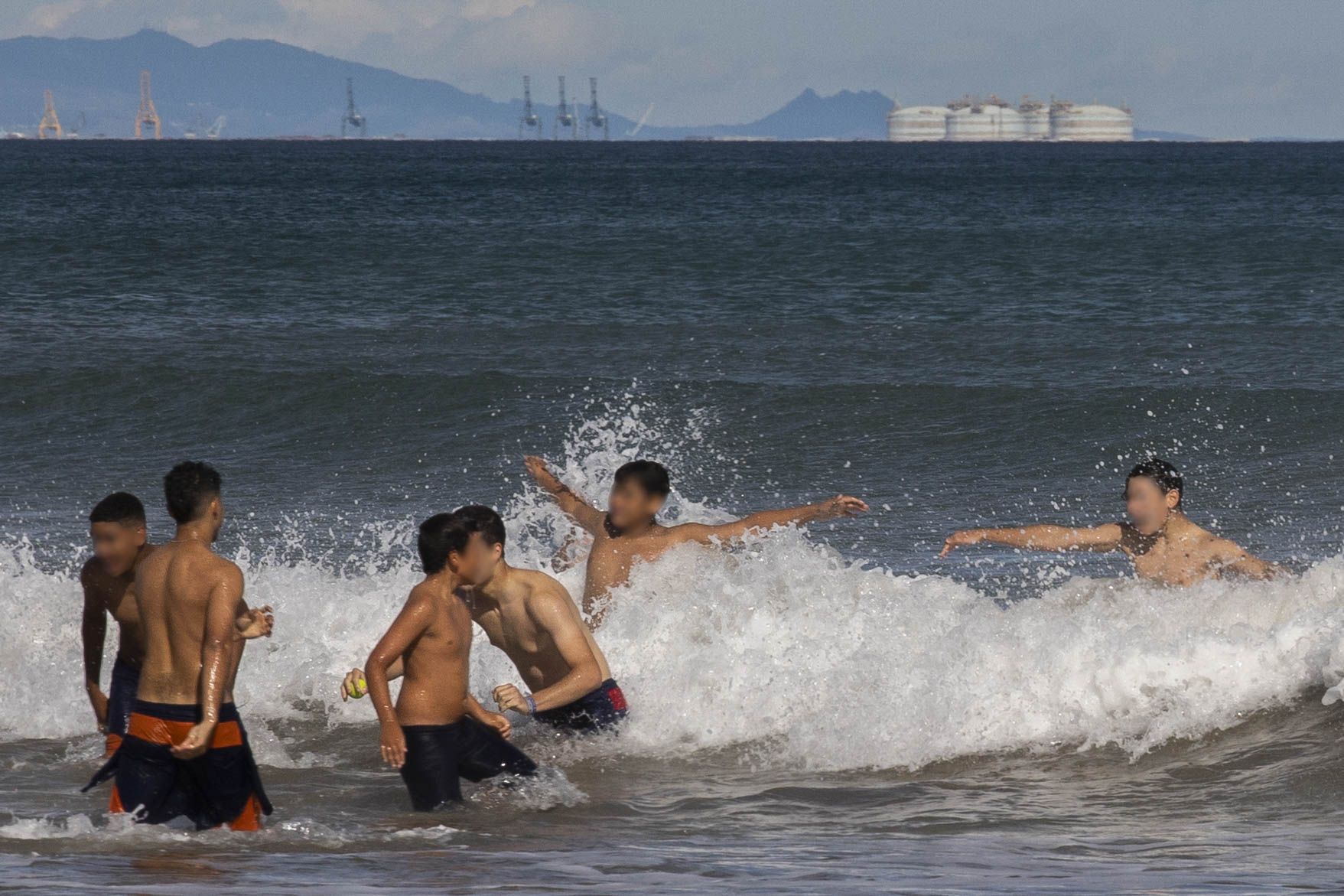 Baños en la playa para dar la bienvenida a noviembre