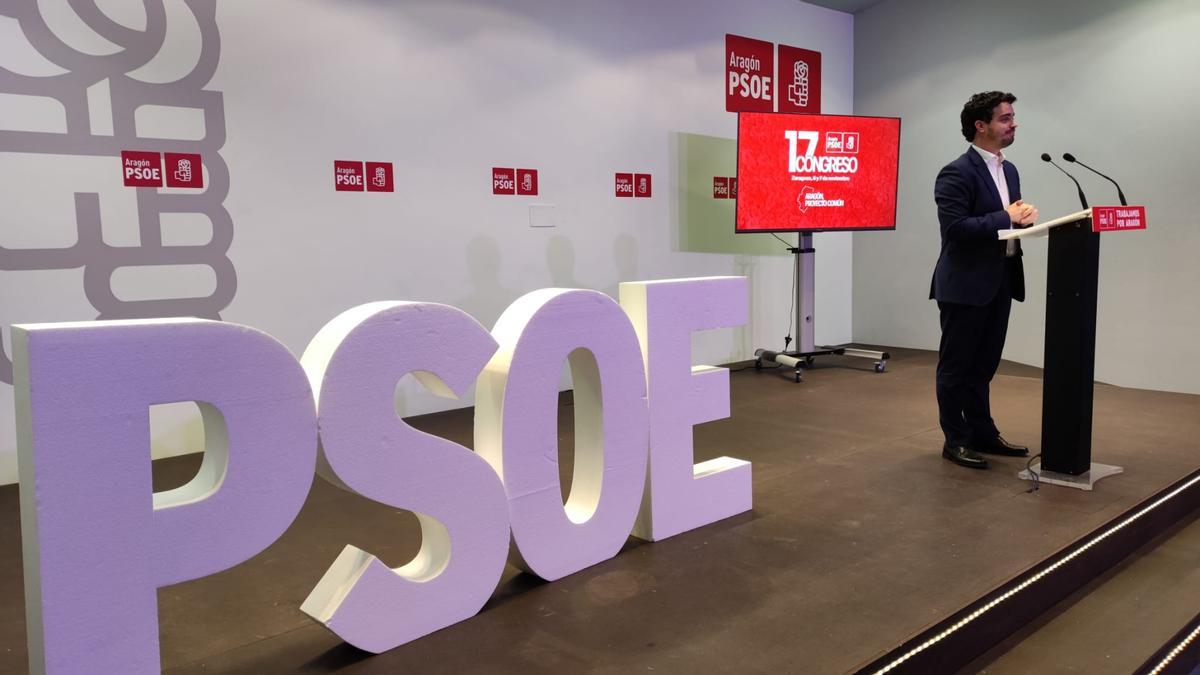 Darío Villagrasa, en su comparecencia esta mañana en la sede del PSOE en Conde Aranda.
