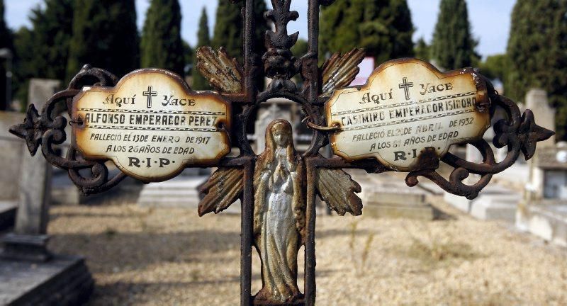 Día de Todos los Santos en el Cementerio de Zaragoza