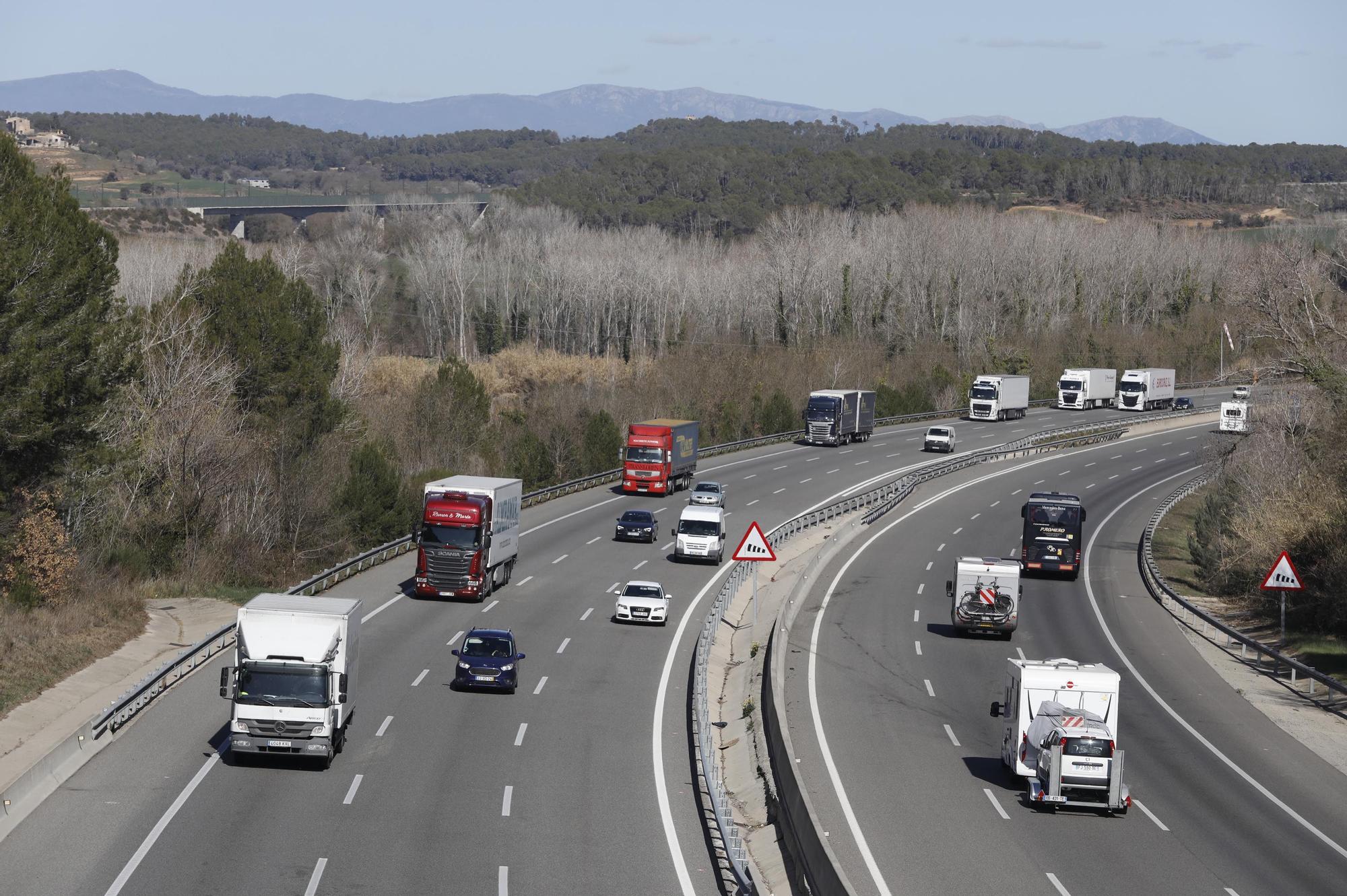 Cues quilomètriques a l'AP-7 a Garrigàs per un nou control policial