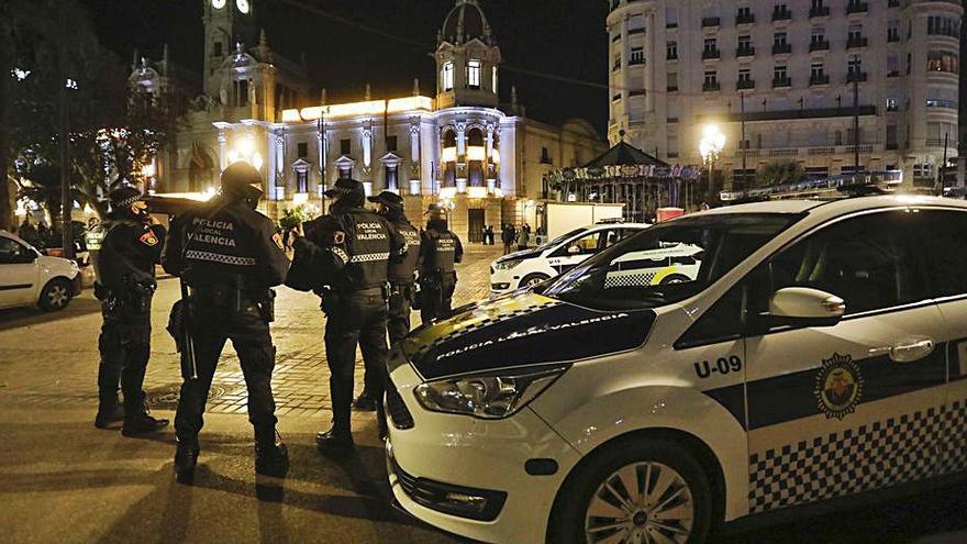 Un dispositivo policial desplegado el día de Nochevieja.   | LEVANTE-EMV