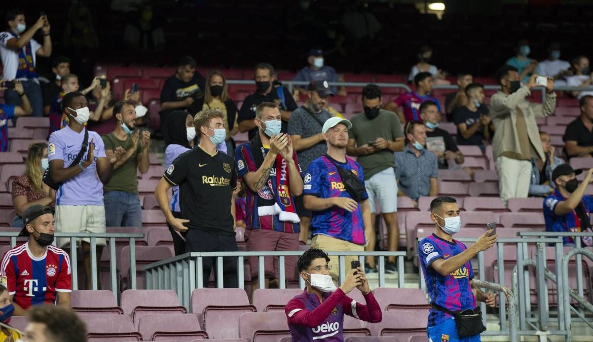 Público en el Camp Nou