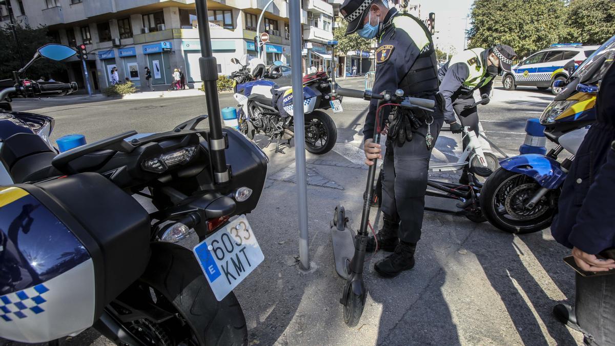 Primeras multas en Alicante a usuarios de patinetes por incumplir la ordenanza