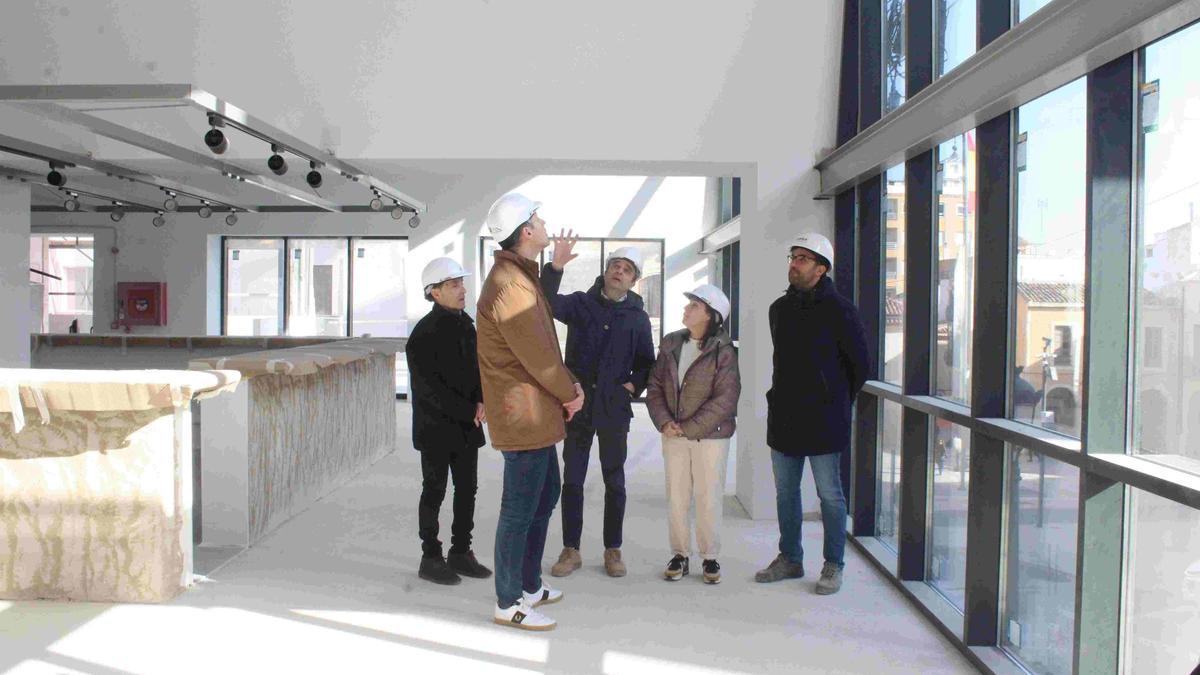 El edificio municipal contará con accesibilidad universal a los 1250 m² de superficie gracias a la instalación de un ascensor que comunica ambas plantas