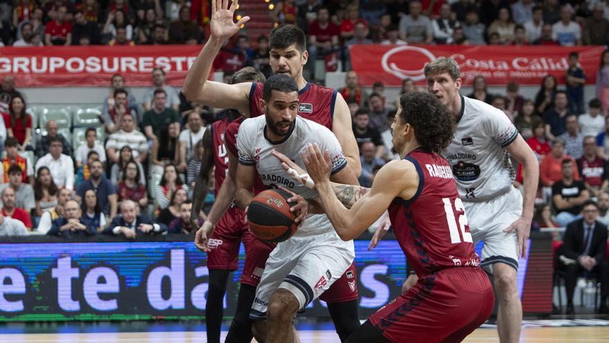 Décima derrota consecutiva del Obradoiro en Murcia que se la jugará en el derbi