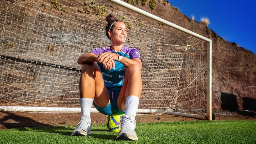 Patri Gavira, capitana del Costa Adeje Tenerife: "El objetivo de esta temporada es no ponernos techo"