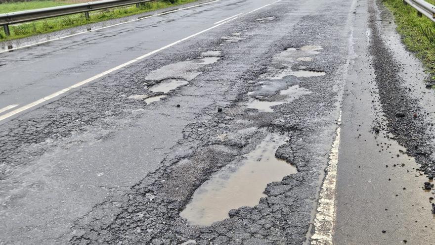 Tomiño urge el arreglo de la PO-552, llena de «fochancas»