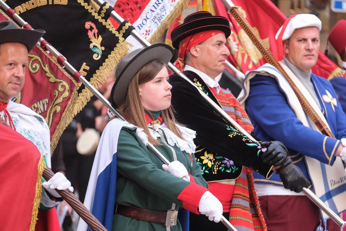 Las mejores imágenes del Desfile del 50 aniversario del Primer Congreso Nacional de Fiestas de Moros y Cristianos en Villena Las mejores imágenes del Desfile del 50 aniversario del Primer Congreso Nacional de Fiestas de Moros y Cristianos en Villena
