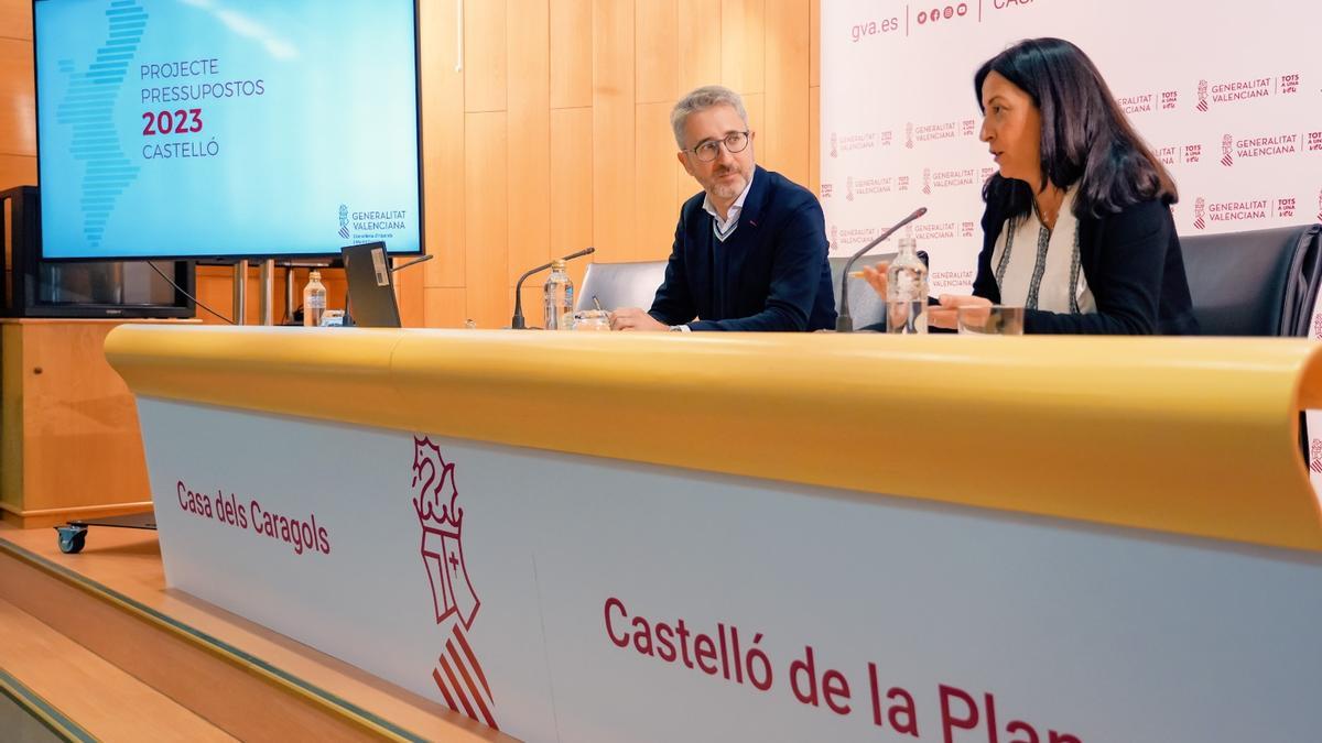 El conseller Arcadi España, junto a la directora territorial de Presidència en Castellón, Eva Redondo.