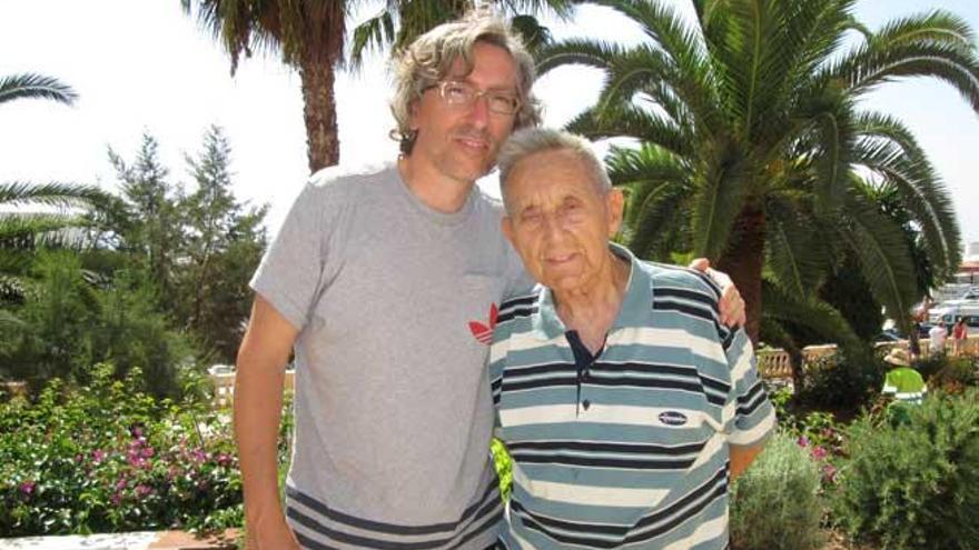 David Trueba junto a Juan Carrión en Santa Eulària.