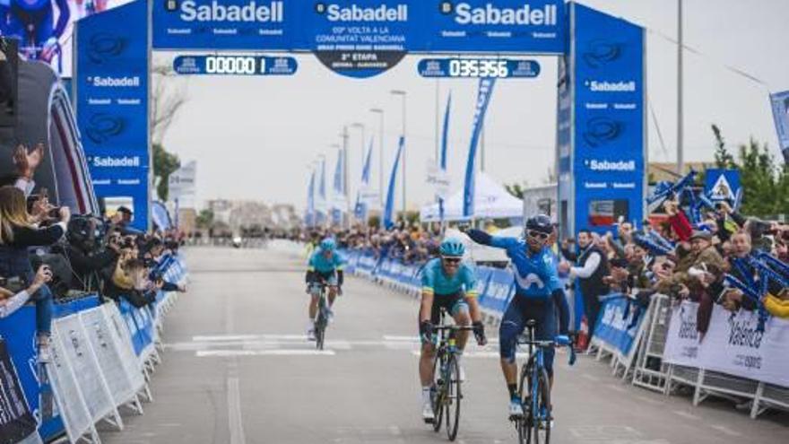 Alejandro Valverde celebra el triunfo en la etapa que transcurrió entre Bétera y Albuixech.