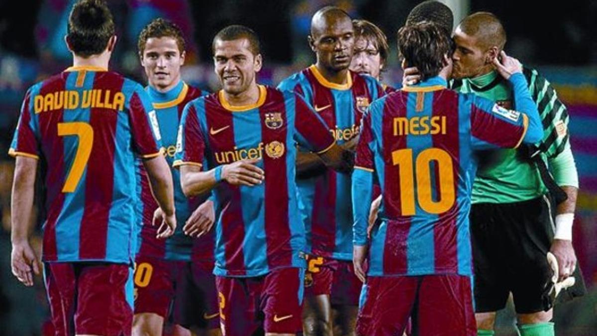 Los jugadores del Barça celebran el triunfo ante el Atlético de Madrid, el sábado en el Camp Nou.