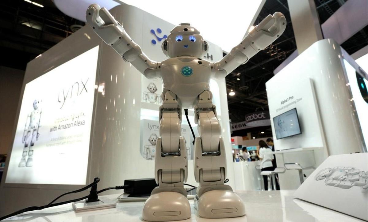 zentauroepp36773458 a lynx robot with amazon alexa integration is on display at 170213181628