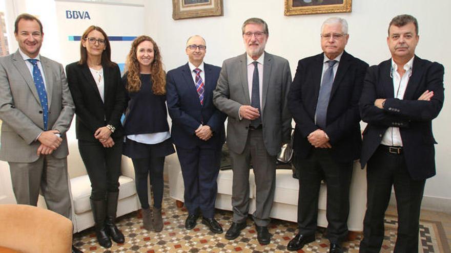 Los participantes en el foro organizado en la sede de La Opinión.