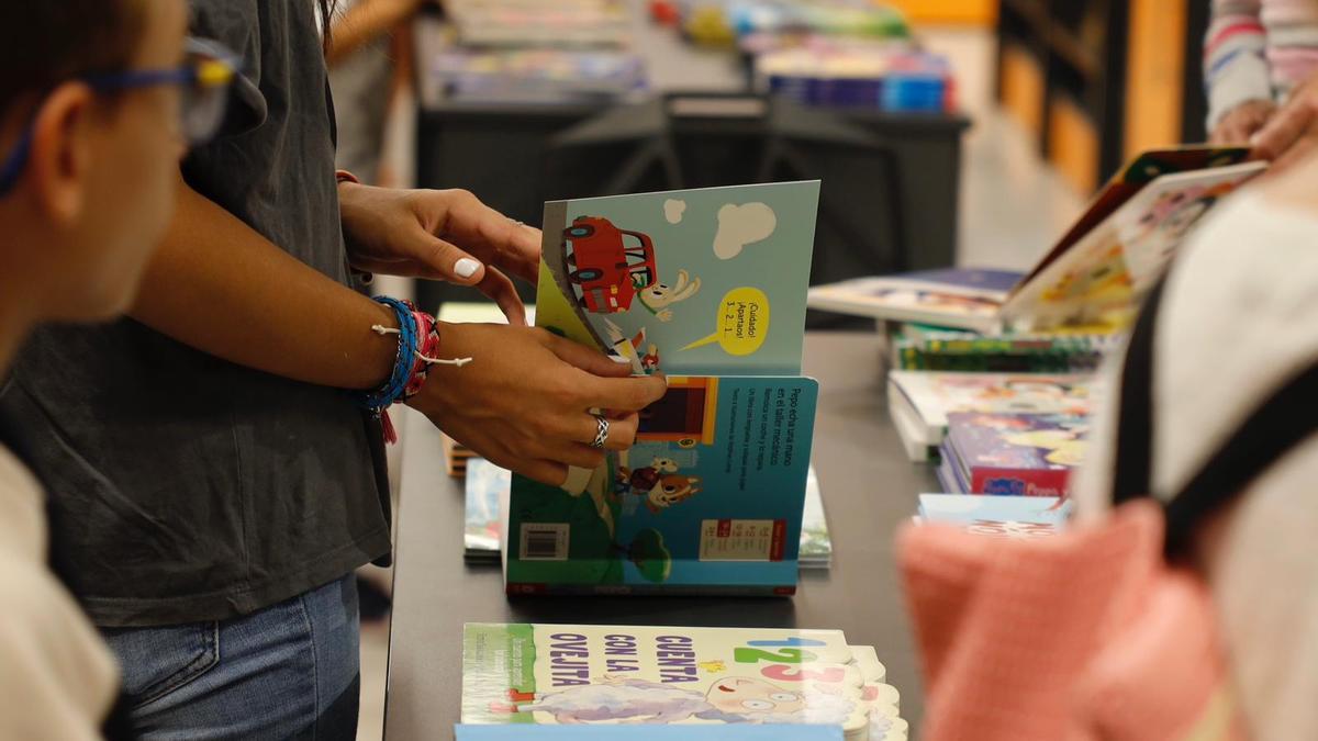 Arrancan las compras de material escolar por la 'vuelta al cole'.