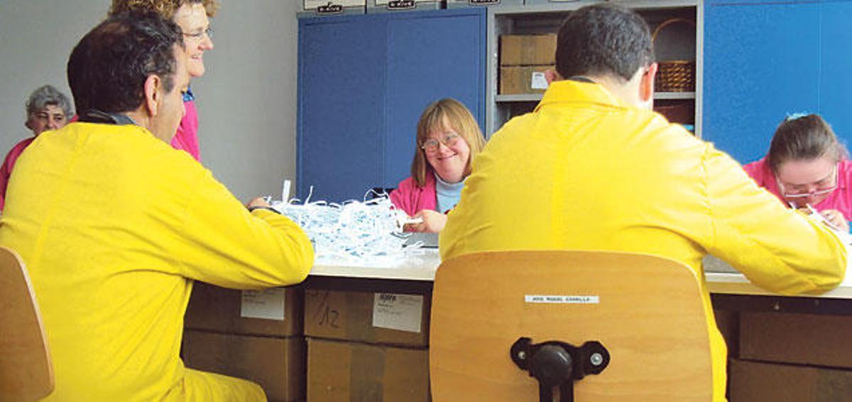 Los usuarios de todos los talleres ocupacionales utilizan ahora el nuevo mobiliario adaptado.