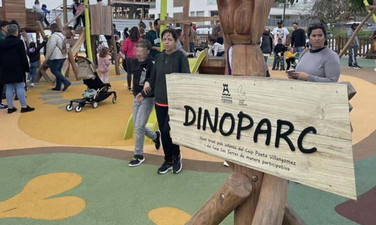 Los dinosaurios llenan el nuevo parque de es Viver. | AE