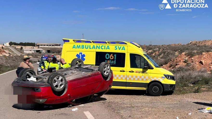 Un coche en el que viajaban cuatro personas vuelca entre Quinto y Codo (Zaragoza)