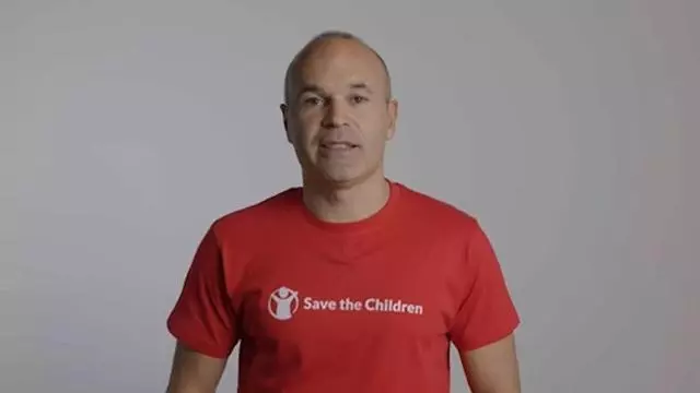 Iniesta colabora en la campaña de Save the Children