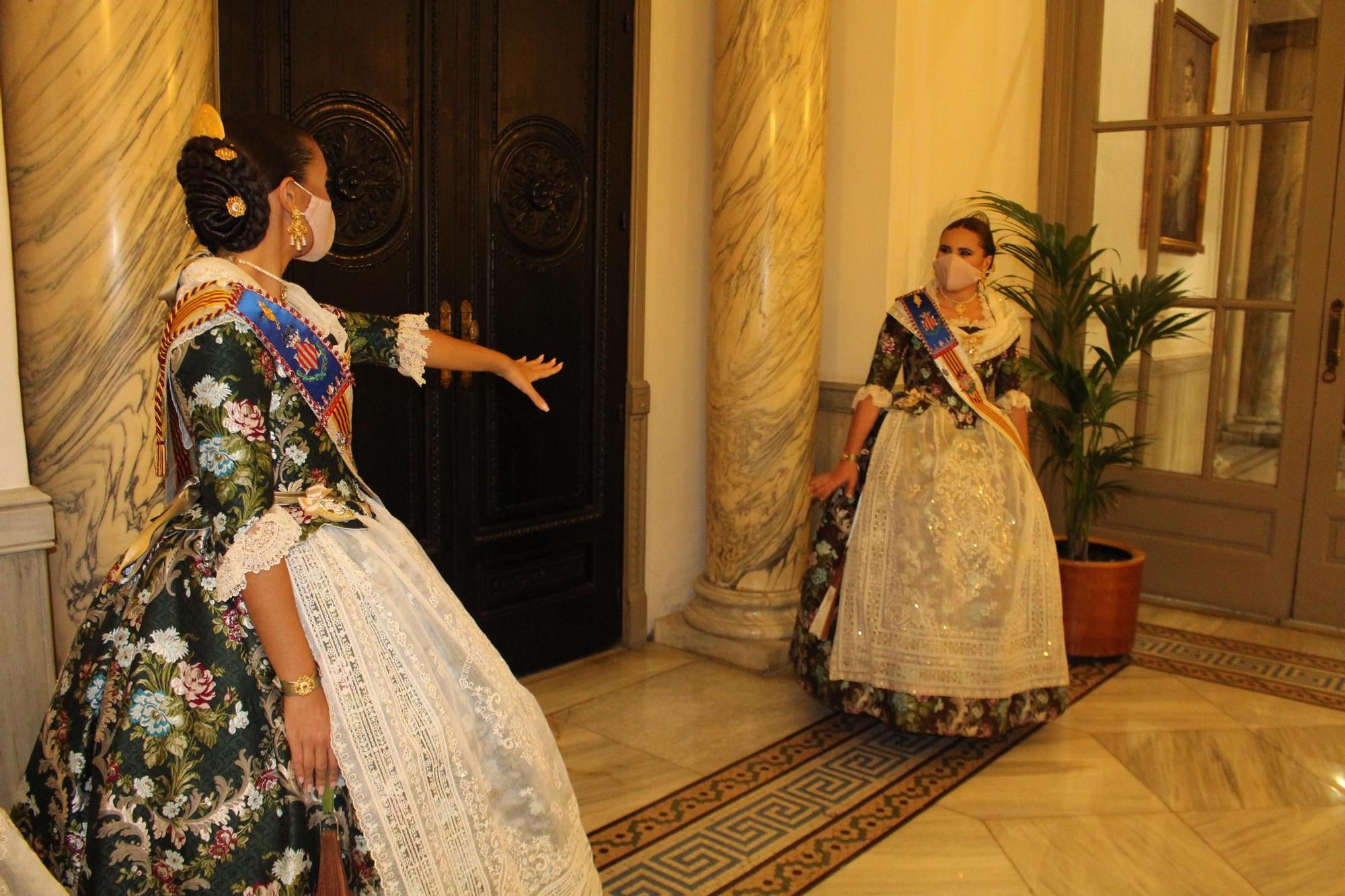 Todo preparado para la Imposición de Bandas a Falleras Mayores y Cortes de 2021