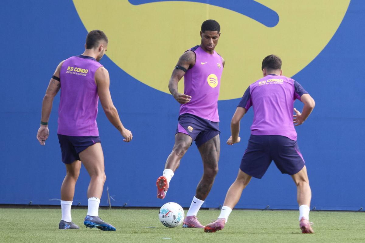 Marcus Rashford, de frente, en un rondo de este sábado.