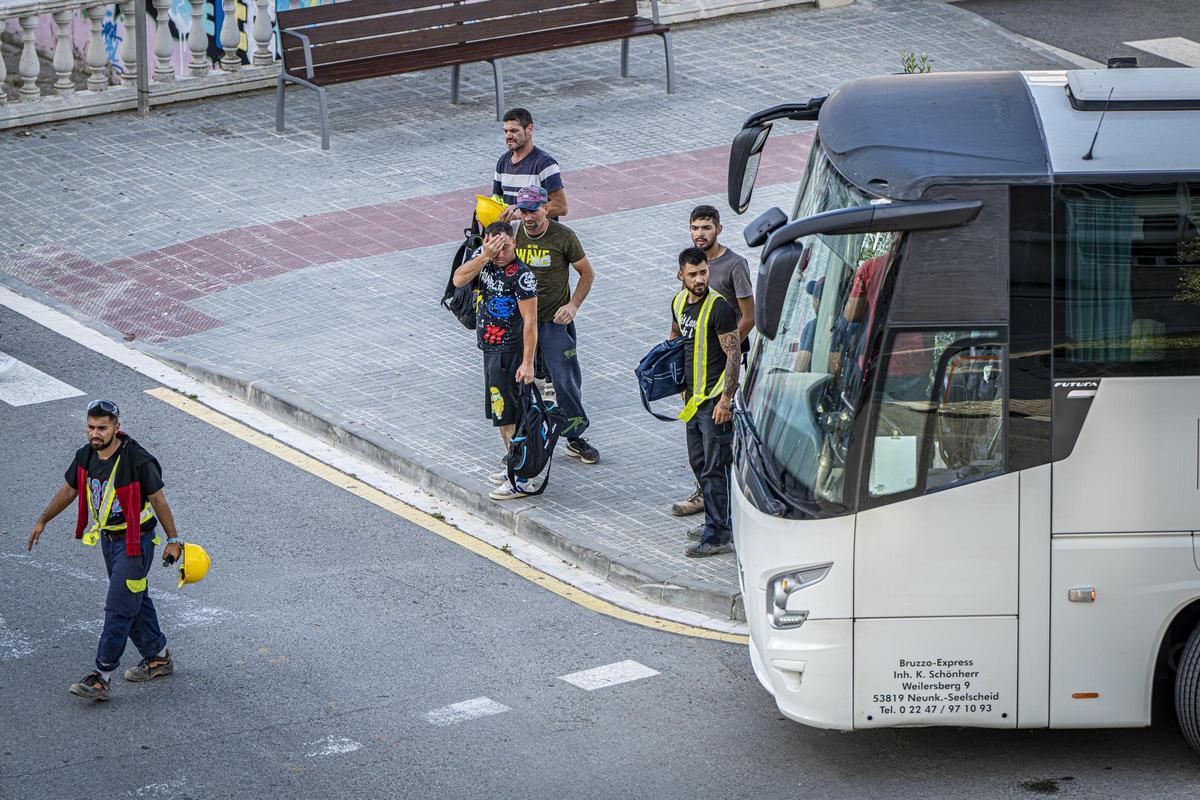 Las obras del Camp Nou desde dentro: tres meses siguiendo a los trabajadores rumanos del Camp Nou