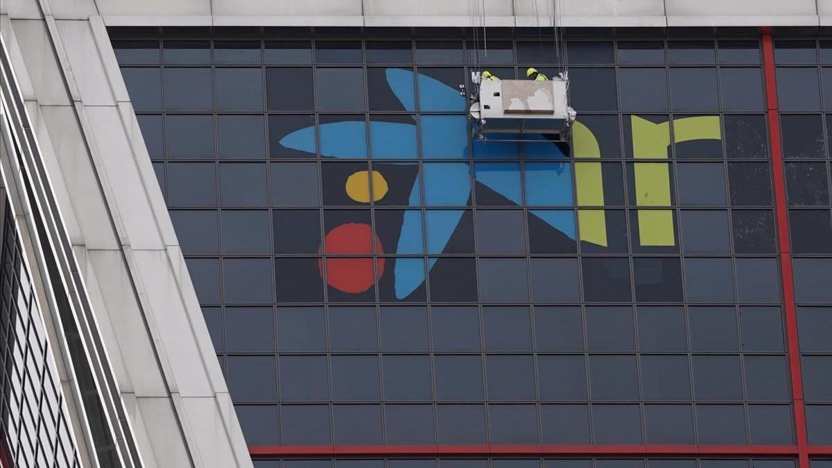 La estrella de CaixaBank toma la torre de Bankia en Madrid