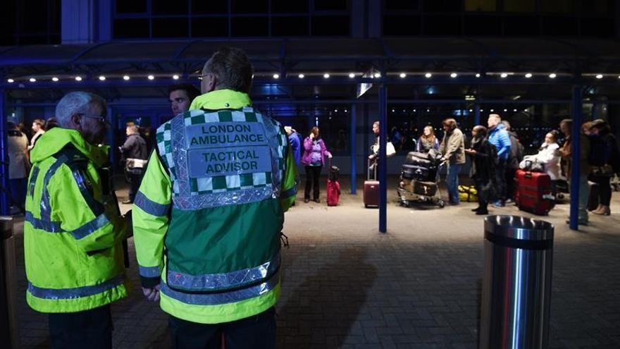 Evacuado el aeropuerto de Londres por un &quot;incidente químico&quot;