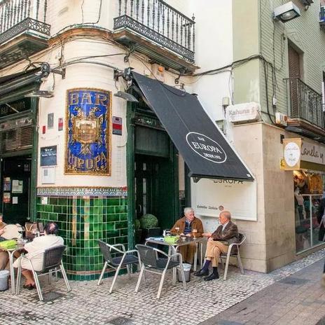 Dicen que es "la meca de la gastronomía española": esta es la calle en la que mejor se come de Madrid