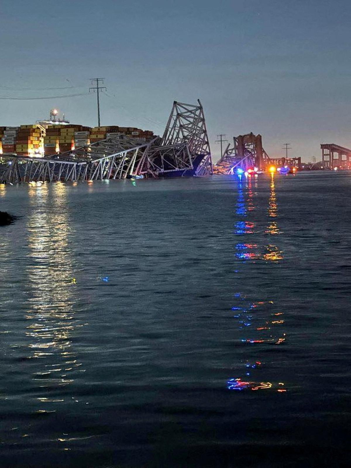 Un barco carguero  impacta contra el puente Francis Scott Key en Baltimore
