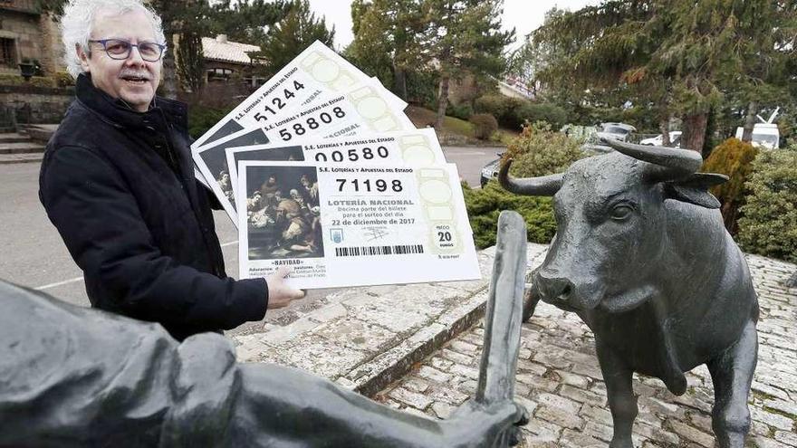 Xabier Gabriel, ayer, en Pamplona, donde siguió el sorteo. // Efe