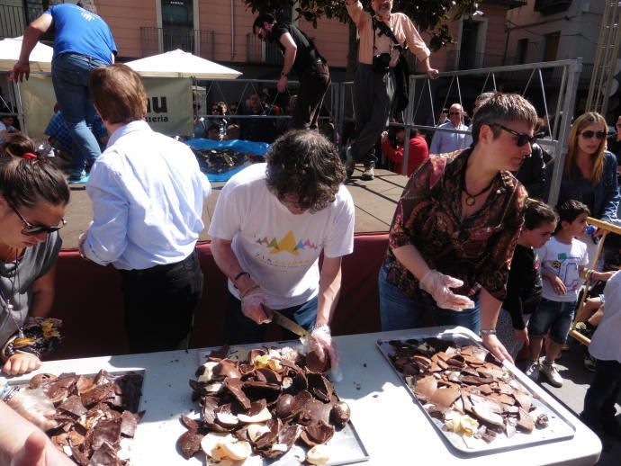 Trencada de mona pels que no tenen padrins a Olot