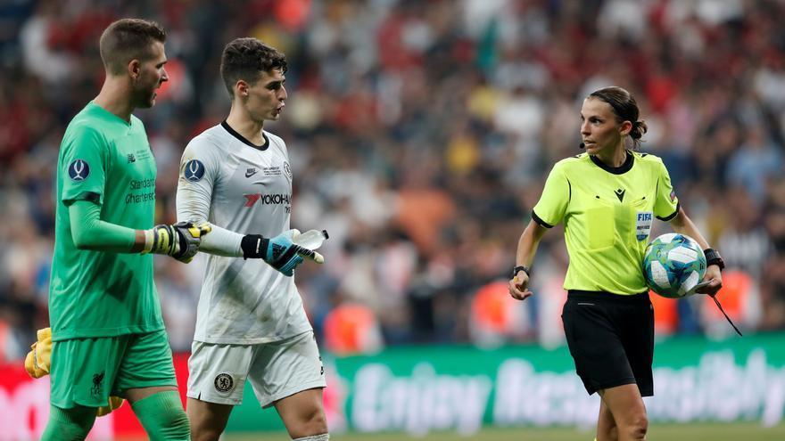 Stéphanie Frappart, en la final de la Supercopa de Europa de 2020.