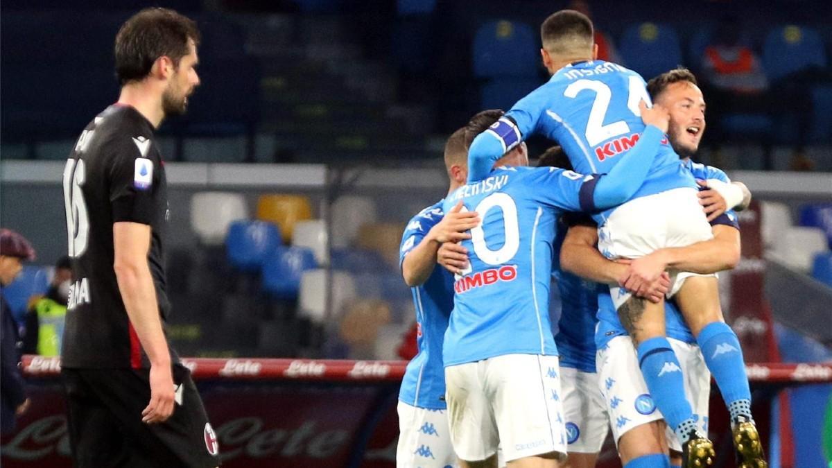 Insigne celebra su junto a sus compañeros un gol al Bolonia