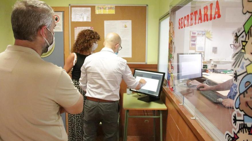 El alcalde de Alaquàs se informa del plan docente en la pandemia