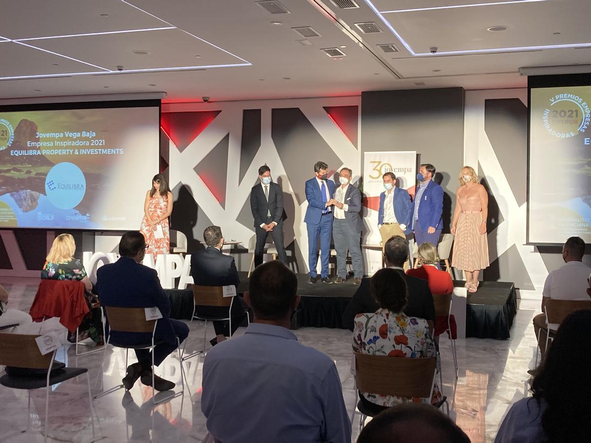 Momento de la entrega del premio