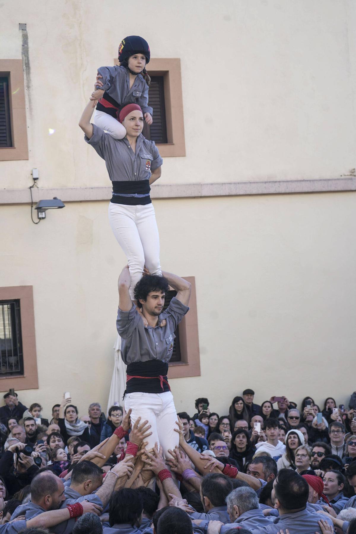 La pujada i baixada del pilar de quatre dels Tirallongues a Manresa