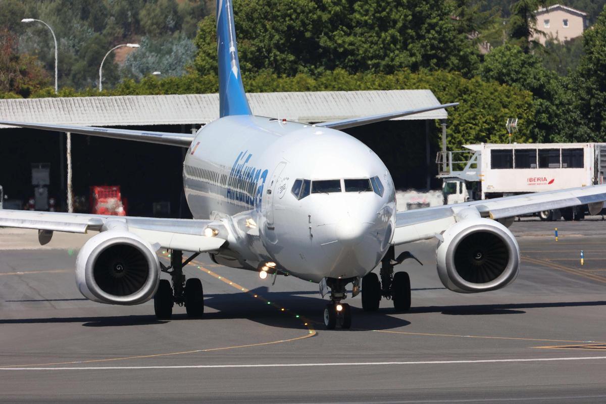 Avión en el aeródromo coruñés de Alvedro.