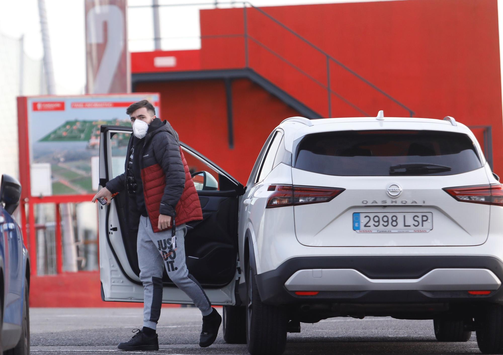 Los jugadores del Sporting pasan por Mareo para realizar tests de antígenos y PCR