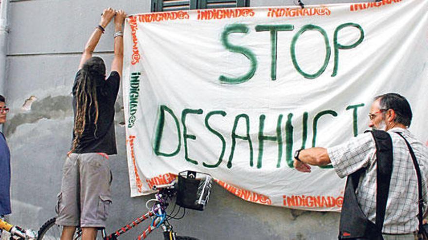 Aktivisten gegen Zwangsräumungen im Jahr 2012.